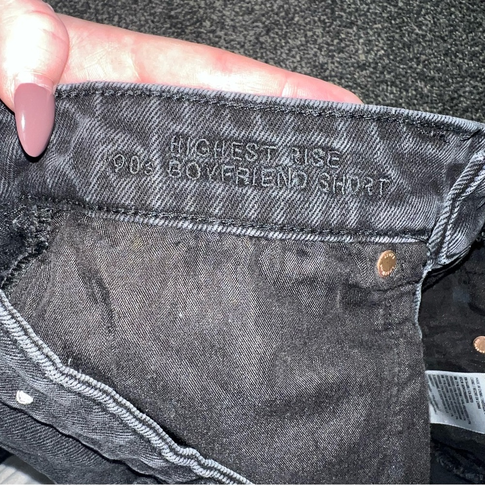 American Eagle Black Highest Rise 90s Boyfriend Shorts - Picture 4 of 9